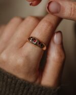 Zadie 1971 Vintage 9ct Gold Garnet Trilogy Ring - Image 2